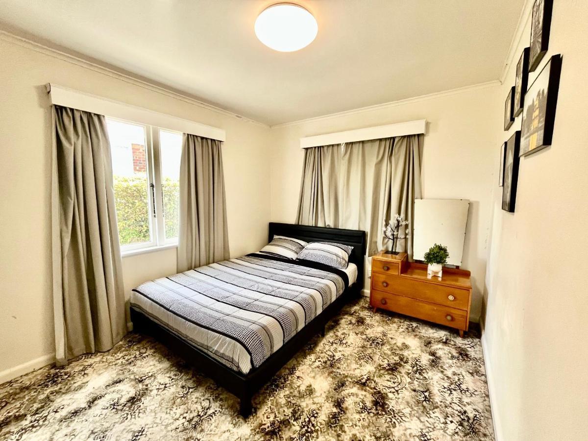 Entire House In Mt Wellington, Central オークランド エクステリア 写真